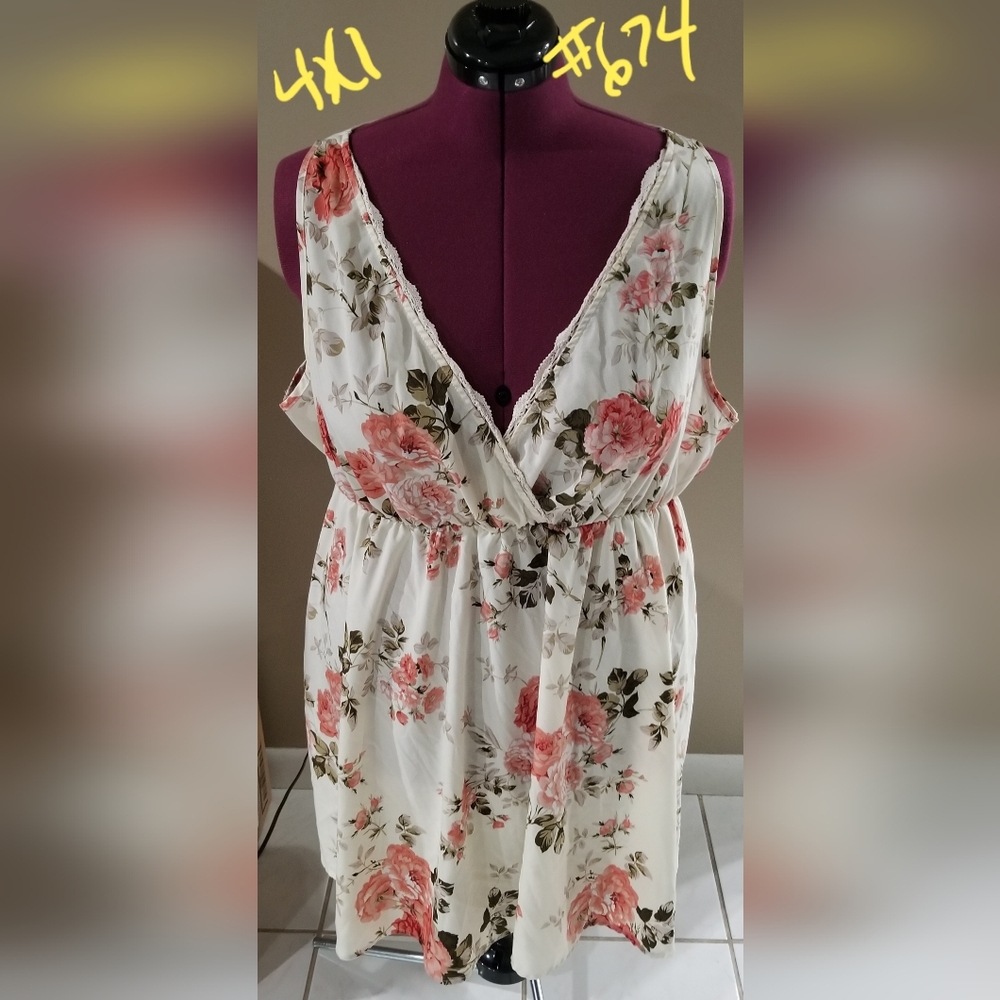 WOMEN'S CLOTHING SIZE 4 XL # 674